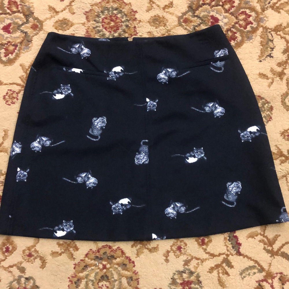 Alice behind the looking glass cat skirt.  Size 10. EUC.